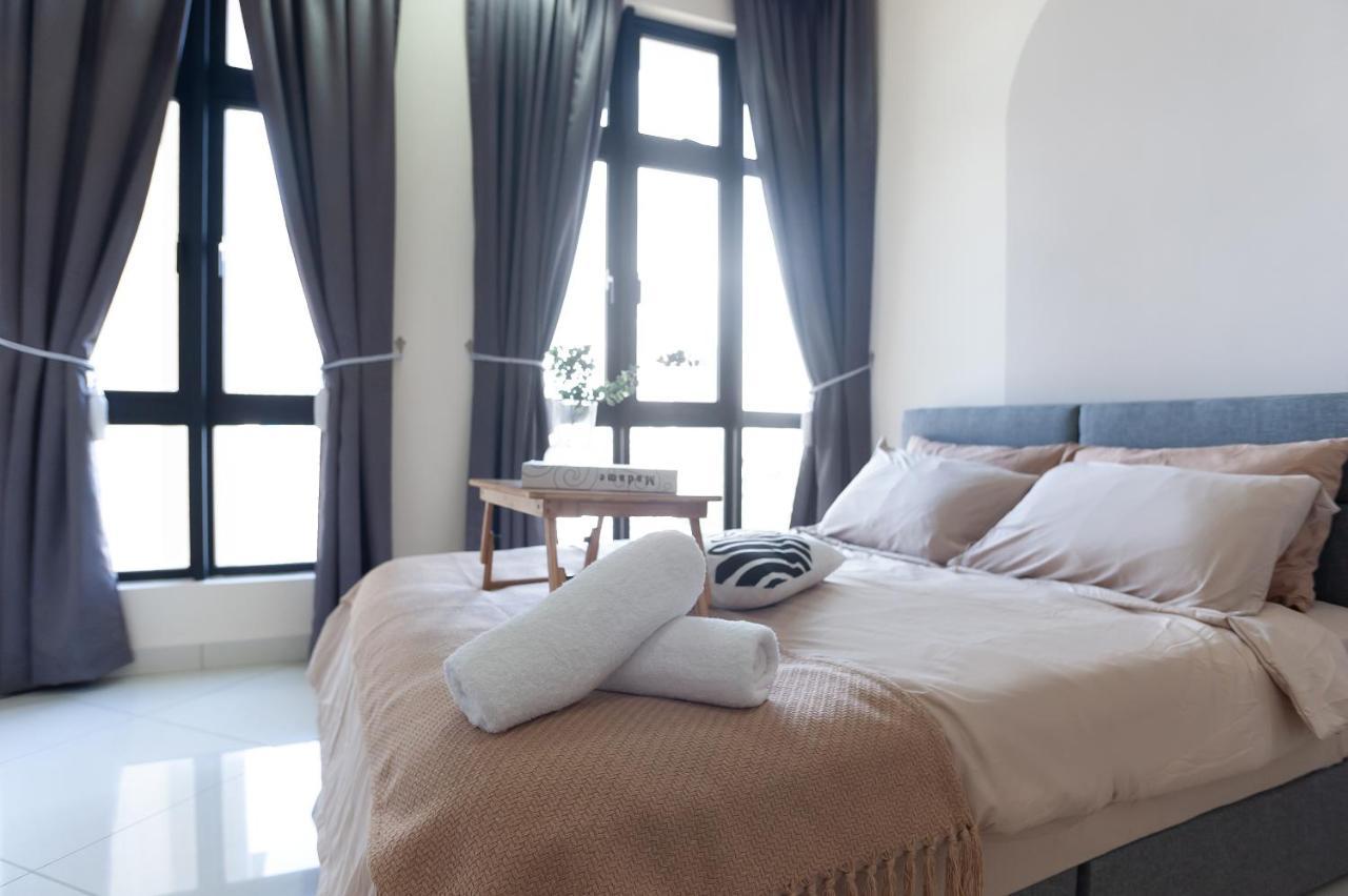 J Dupion By Wefiehome